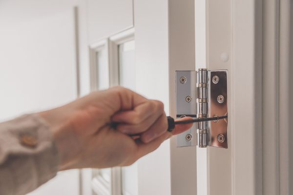 Hinge Repair in Little Rock