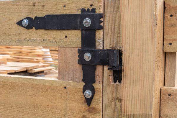 Gate Hinge Adjustment in Little Rock